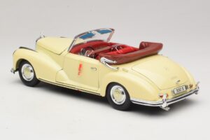 Mercedes 300S Krémový Maisto 1:18 31806 Kov – obrázek 7 z 8