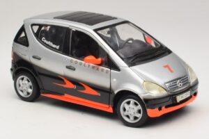 Mercedes A-Class W168 D. Coulthard Stříbrná Maisto 1:18 35841 Kov – obrázek 6 z 8