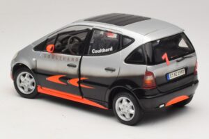 Mercedes A-Class W168 D. Coulthard Stříbrná Maisto 1:18 35841 Kov – obrázek 7 z 8