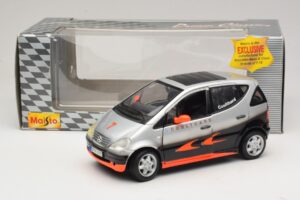 Mercedes A-Class W168 D. Coulthard Stříbrná Maisto 1:18 35841 Kov – obrázek 8 z 8