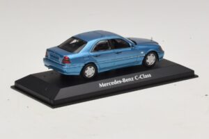 Mercedes C-Class W202 Modrá Metalíza Maxichamps 1:43 940037060 Kov – obrázek 2 z 5