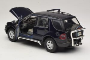Mercedes ML320 W163 Modrý Maisto 1:18 31847 Kov – obrázek 5 z 8