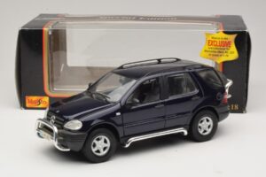 Mercedes ML320 W163 Modrý Maisto 1:18 31847 Kov – obrázek 8 z 8