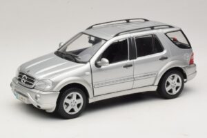 Mercedes ML55 AMG W163 Stříbrný Maisto 1:18 31876-P1 Kov
