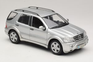 Mercedes ML55 AMG W163 Stříbrný Maisto 1:18 31876-P1 Kov – obrázek 6 z 8
