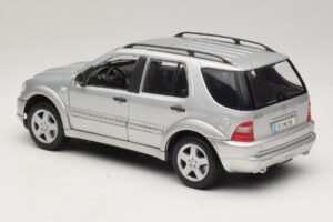 Mercedes ML55 AMG W163 Stříbrný Maisto 1:18 31876-P1 Kov – obrázek 7 z 8
