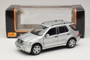 Mercedes ML55 AMG W163 Stříbrný Maisto 1:18 31876-P1 Kov – obrázek 8 z 8
