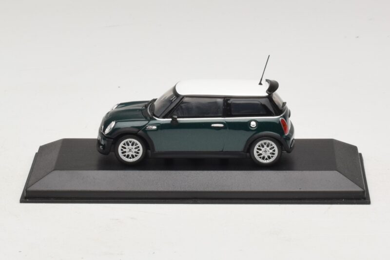 Mini Cooper One R50 Aero Green S Bílou Střechou Minichamps 1:43 Mini Cooper One R50 Aero Green S Bílou Střechou Minichamps 1:43 MINI011 Kov