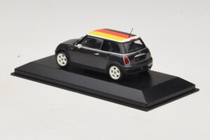 Mini Cooper One R50 Zelený S Německou Vlajkou Minichamps 1:43 MINI033 Kov – obrázek 3 z 5