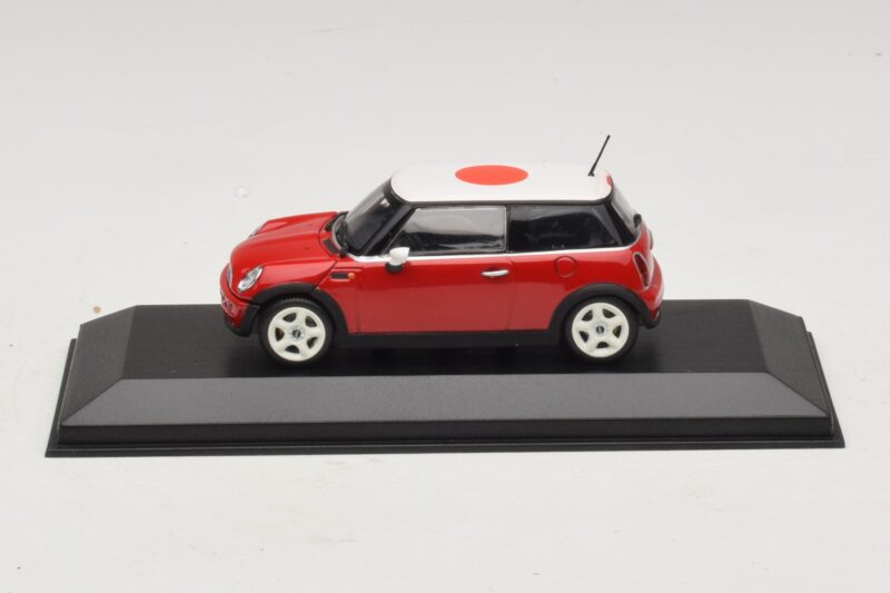 Mini Cooper One R50 Červený S Japonskou Vlajkou Minichamps 1:43 MINI034 Kov