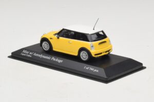 Mini Cooper One R50 s Aero Paketem Žlutý Minichamps 1:43 431138274 Kov – obrázek 3 z 4