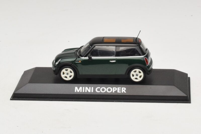 Mini Cooper S R53 Tmavě Zelený S Černou Střechou Minichamps 1:43 Mini Cooper S R53 Tmavě Zelený S Černou Střechou Minichamps 1:43 MINI023 Kov