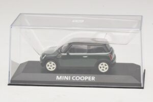 Mini Cooper S R53 Tmavě Zelený S Černou Střechou Minichamps 1:43 MINI023 Kov – obrázek 4 z 5