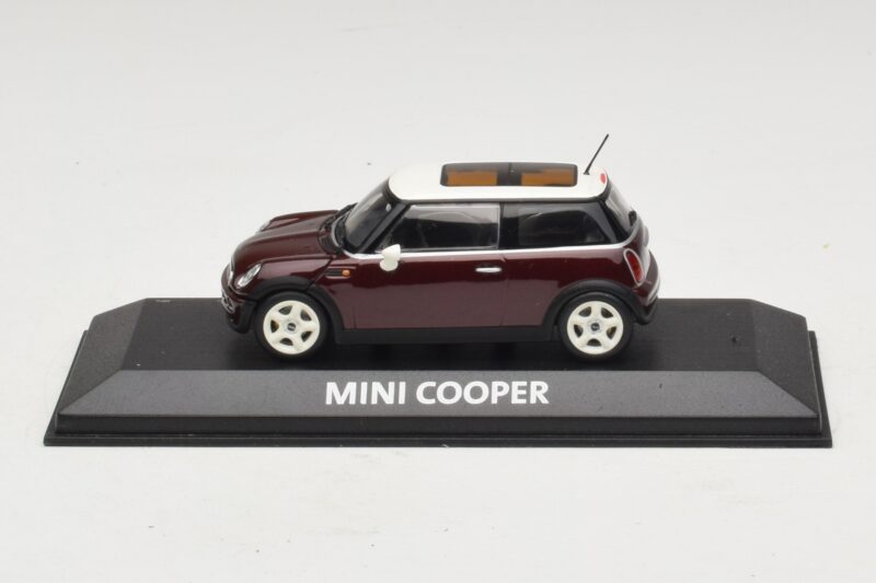 Mini Cooper S R53 Tmavě Červený S Panoramatickou Střechou Minichamps 1:43 Mini Cooper S R53 Tmavě Červený S Panoramatickou Střechou Minichamps 1:43 MINI019 Kov