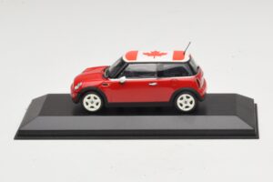 Mini Cooper S R53 Červený S Kanadskou Vlajkou Minichamps 1:43 MINI017 Kov