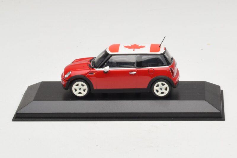 Mini Cooper S R53 Červený S Kanadskou Vlajkou Minichamps 1:43 MINI017 Kov