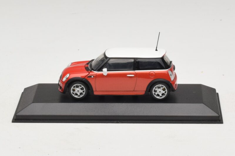 Mini Cooper S R53 Červený S Bílou Střechou Minichamps 1:43 MINI025 Kov