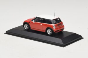 Mini Cooper S R53 Červený S Bílou Střechou Minichamps 1:43 MINI025 Kov – obrázek 3 z 5