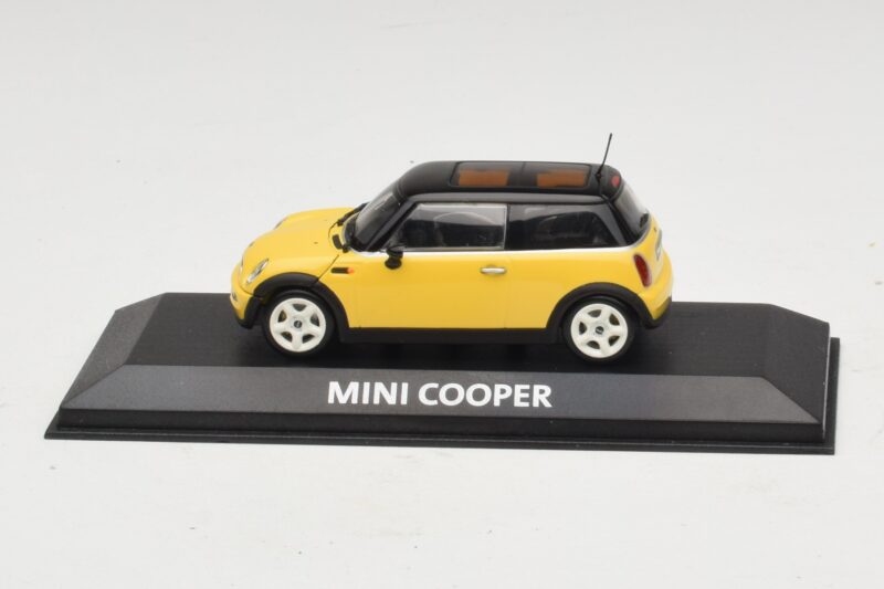 Mini Cooper S R53 Žlutý S Černou Střechou Minichamps 1:43 Mini Cooper S R53 Žlutý S Černou Střechou Minichamps 1:43 MINI031 Kov