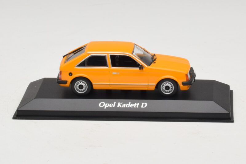 Opel Kadett D Oranžový Maxichamps 1:43 Opel Kadett D Oranžový Maxichamps 1:43 940044101 Kov