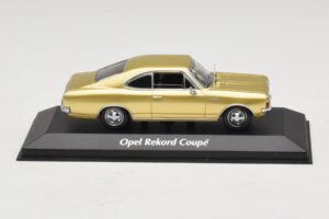 Opel Rekord C Kupé Zlatý Maxichamps 1:43 Opel Rekord C Kupé Zlatý Maxichamps 1:43 940046120 Kov
