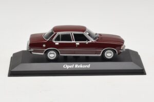 Opel Rekord D Tmavě Červený Maxichamps 1:43 Opel Rekord D Tmavě Červený Maxichamps 1:43 940044000 Kov