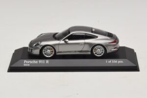 Porsche 911 991.1 R Stříbrný Minichamps 1:43 Porsche 911 991.1 R Stříbrný Minichamps 1:43 410066224 Kov