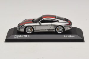 Porsche 911 991.1 R Stříbrný S Oranžovými Pruhy Minichamps 1:43 Porsche 911 991.1 R Stříbrný S Oranžovými Pruhy Minichamps 1:43 410066222 Kov