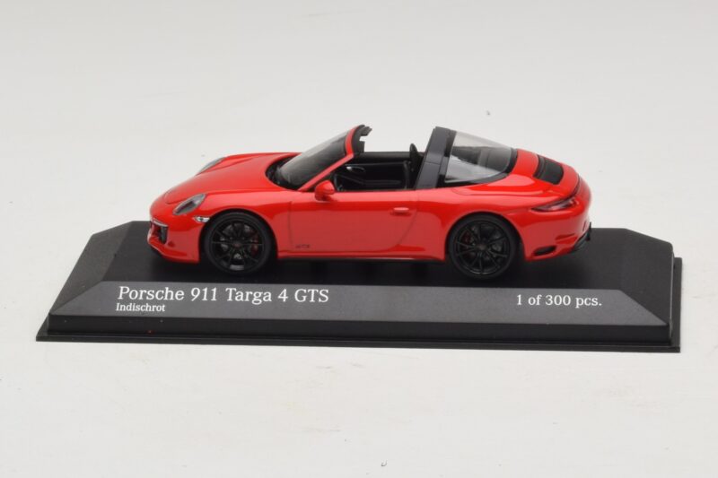 Porsche 911 991.1 Targa 4 GTS Červený Minichamps 1:43 410067340 Kov