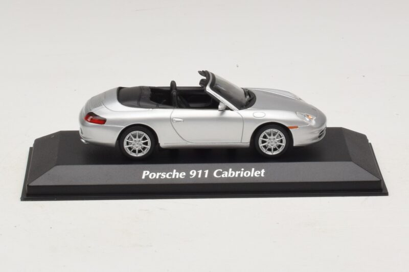 Porsche 911 996 Kabriolet Stříbrný Maxichamps 1:43 Porsche 911 996 Kabriolet Stříbrný Maxichamps 1:43 940061031 Kov