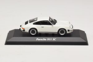Porsche 911 SC Bílý Maxichamps 1:43 Porsche 911 SC Bílý Maxichamps 1:43 940062020 Kov
