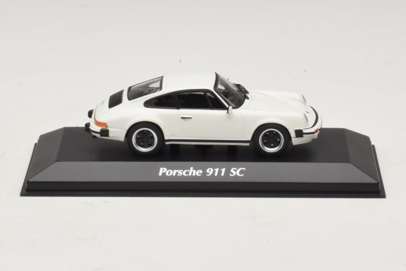 Porsche 911 SC Bílý Maxichamps 1:43 940062020 Kov