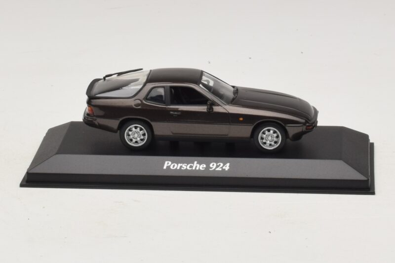 Porsche 924 Hnědá Metalíza Maxichamps 1:43 940062121 Kov