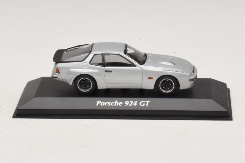 Porsche 924 GT Stříbrný Maxichamps 1:43 940066122 Kov