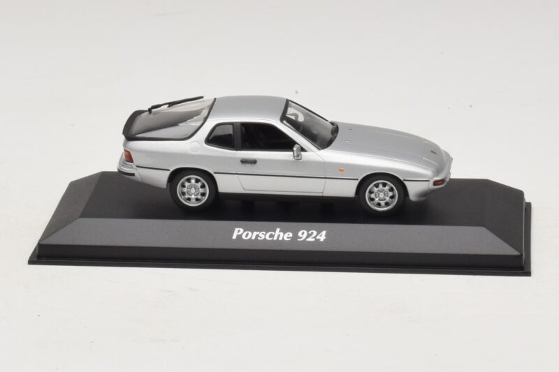 Porsche 924 Stříbrný Maxichamps 1:43 940062120 Kov