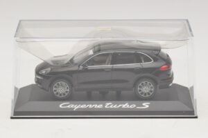 Porsche Cayenne 958 Turbo S Černý Minichamps 1:43 WAP0200220E Kov – obrázek 4 z 5