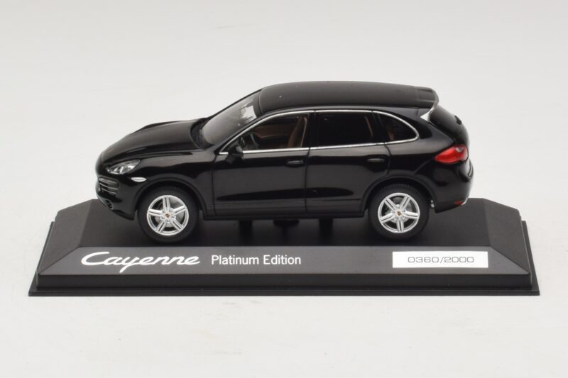 Porsche Cayenne 9PA Platinová Edice Černý Minichamps 1:43 Porsche Cayenne 9PA Platinová Edice Černý Minichamps 1:43 WAP0200160E Kov
