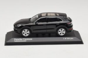 Porsche Cayenne Černá Metalíza Minichamps 1:43 410066301 Kov