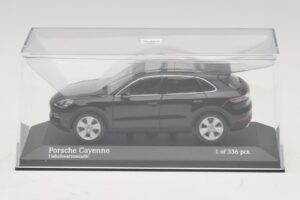 Porsche Cayenne Černá Metalíza Minichamps 1:43 410066301 Kov – obrázek 4 z 5
