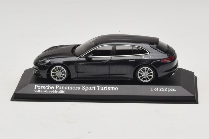 Porsche Panamera 971 4 E-Hybrid Sport Turismo Šedý Minichamps 1:43 410066112 Kov