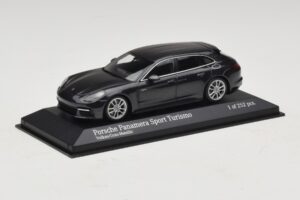 Porsche Panamera 971 4 E-Hybrid Sport Turismo Šedý Minichamps 1:43 410066112 Kov – obrázek 2 z 5