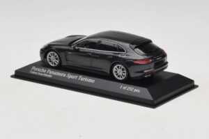 Porsche Panamera 971 4 E-Hybrid Sport Turismo Šedý Minichamps 1:43 410066112 Kov – obrázek 3 z 5