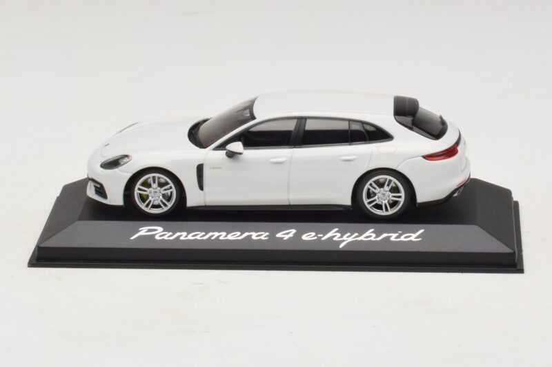 Porsche Panamera 971 4 E-Hybrid Bílý Minichamps 1:43 WAP0207620H Kov
