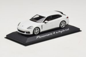 Porsche Panamera 971 4 E-Hybrid Bílý Minichamps 1:43 WAP0207620H Kov – obrázek 2 z 5