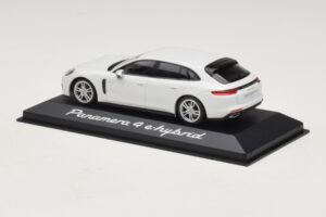 Porsche Panamera 971 4 E-Hybrid Bílý Minichamps 1:43 WAP0207620H Kov – obrázek 3 z 5