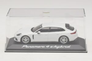 Porsche Panamera 971 4 E-Hybrid Bílý Minichamps 1:43 WAP0207620H Kov – obrázek 4 z 5