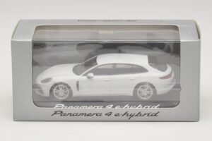 Porsche Panamera 971 4 E-Hybrid Bílý Minichamps 1:43 WAP0207620H Kov – obrázek 5 z 5