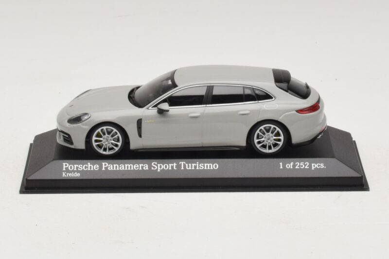 Porsche Panamera 971 Sport Turismo 4E-Hybrid Šedý Minichamps 1:43 410066114 Kov
