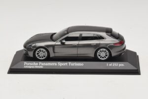 Porsche Panamera 971 Sport Turismo 4S Šedý Minichamps 1:43 410066111 Kov