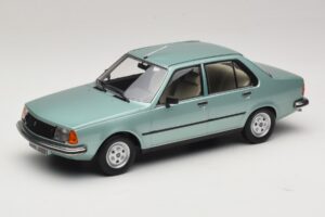 Renault 18 Světle Zelená MCG 1:18 MCG18596 Kov